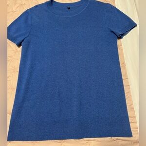 Blue Short Sleeve Knit Sweater Top Women’s Size M Soft Lightweight Classic